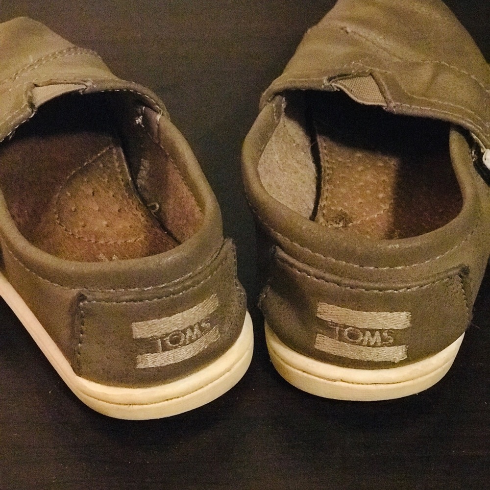 Toms - Picture 2 of 2